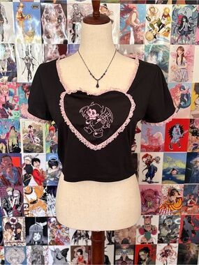 CURRENT MOOD LACE TRIM HEART TEE ✨